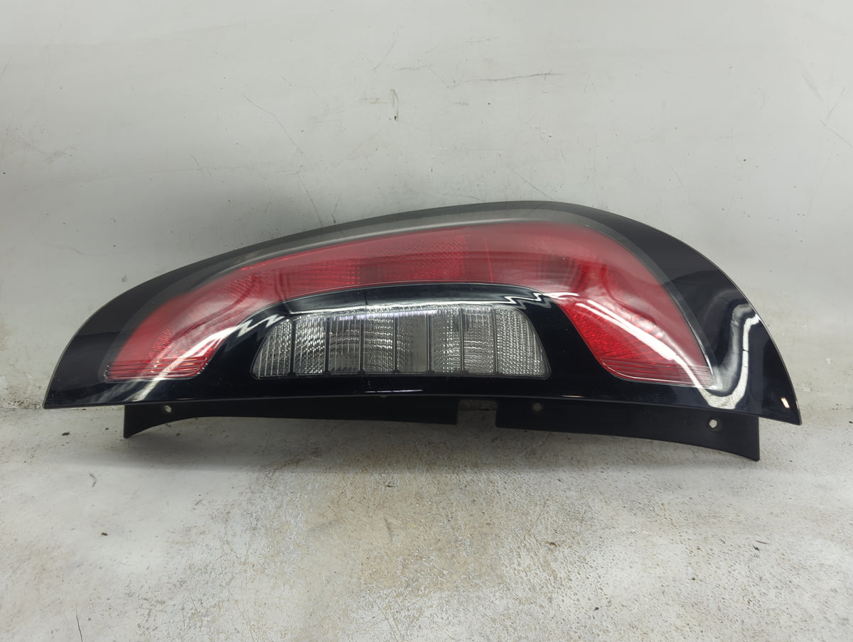 2014-2019 Kia Soul Tail Light Assembly Passenger Right OEM P/N:92402-B2 Fits Fits 2014 2015 2016 2017 2018 2019 OEM Used Aut