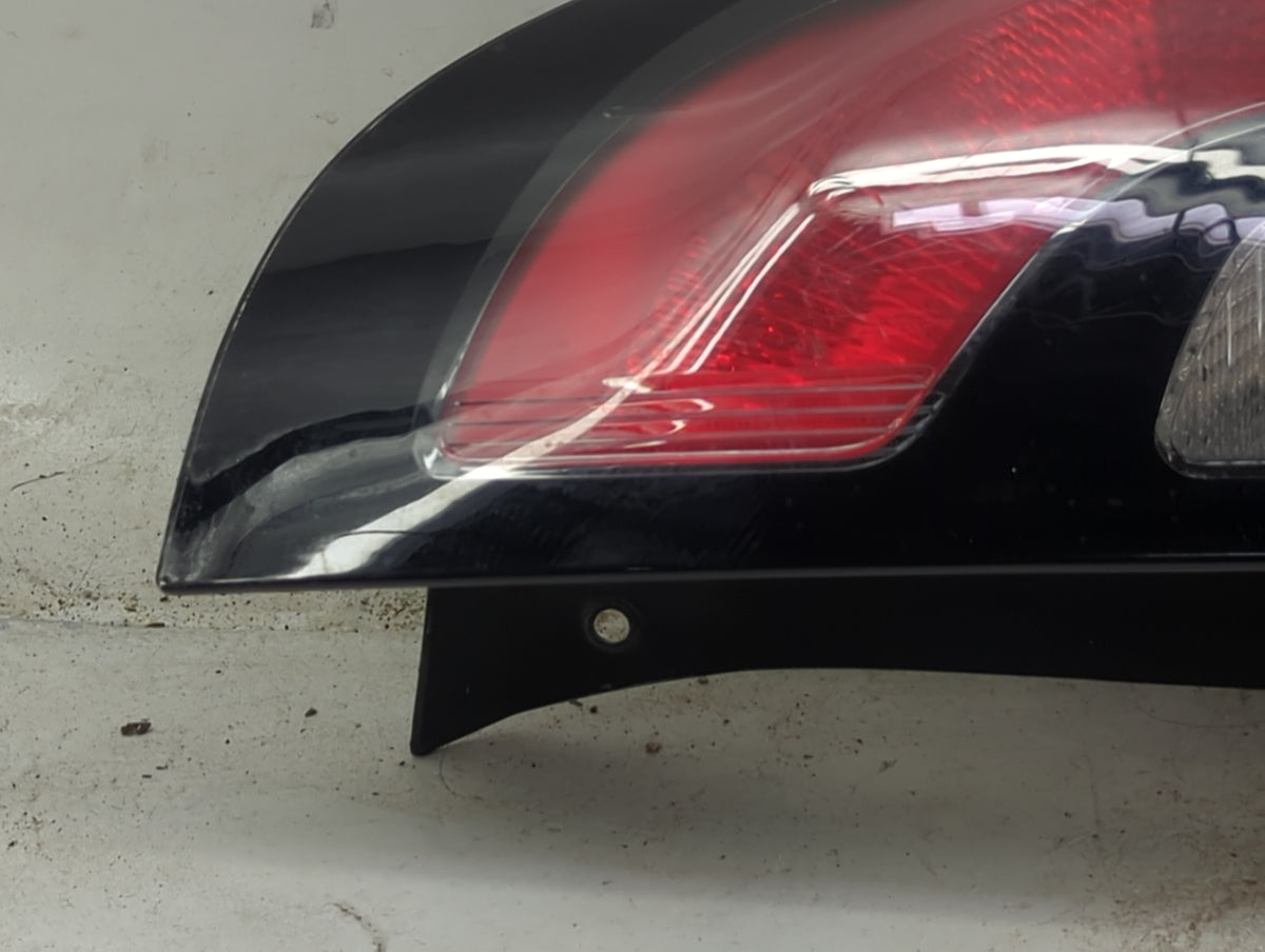 2014-2019 Kia Soul Tail Light Assembly Passenger Right OEM P/N:92402-B2 Fits Fits 2014 2015 2016 2017 2018 2019 OEM Used Aut