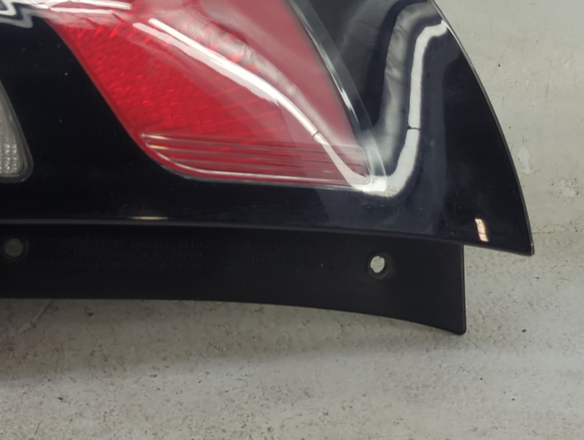 2014-2019 Kia Soul Tail Light Assembly Passenger Right OEM P/N:92402-B2 Fits Fits 2014 2015 2016 2017 2018 2019 OEM Used Aut