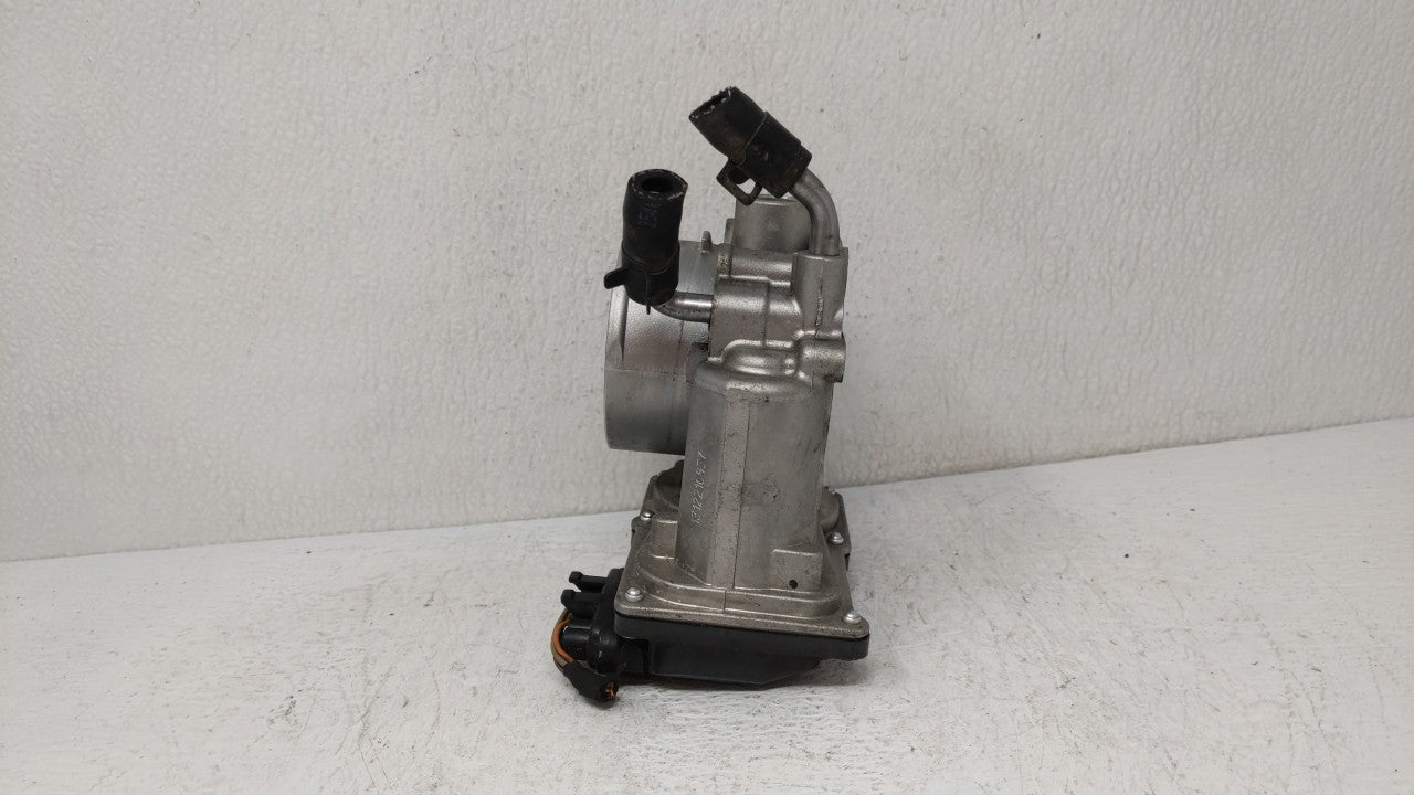 2014-2019 Kia Soul Throttle Body P/N:35100-2E000 Fits Fits 2011 2012 2013 2014 2015 2016 2017 2018 2019 OEM Used Auto Parts 