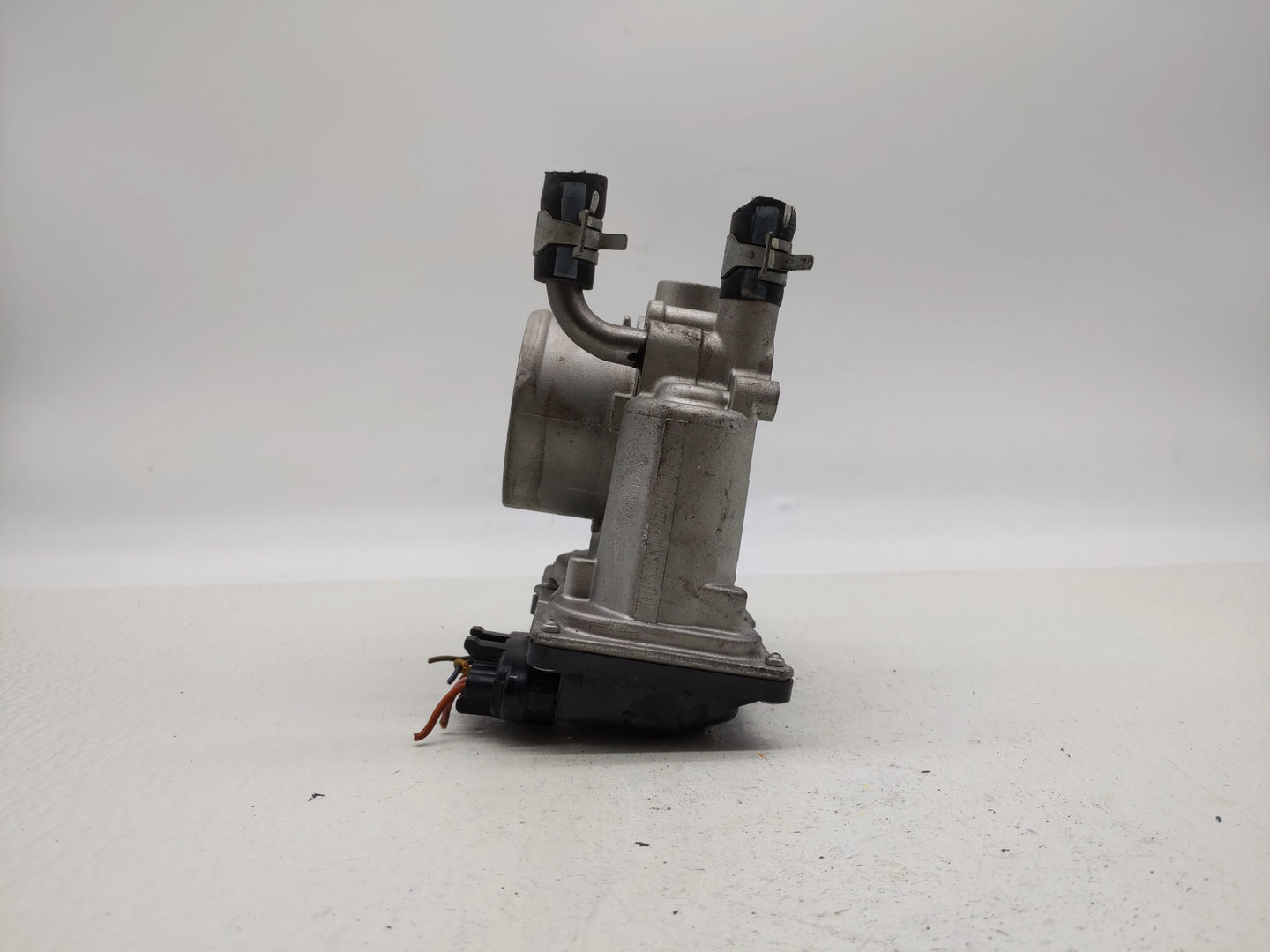 2012-2019 Kia Soul Throttle Body P/N:5302-1S02 35100-2B300 Fits Fits 2012 2013 2014 2015 2016 2017 2018 2019 OEM Used Auto P