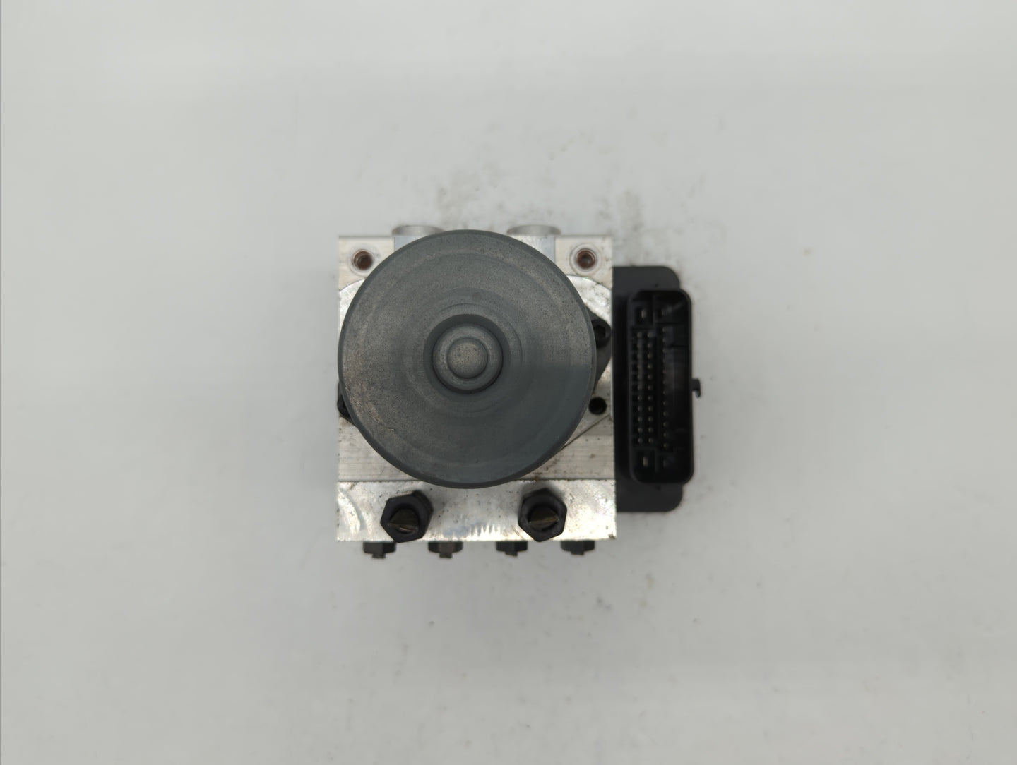2016 Kia Soul ABS Pump Control Module Replacement P/N:58900-B2720 58920-B2720 Fits OEM Used Auto Parts - Oemusedautoparts1.c
