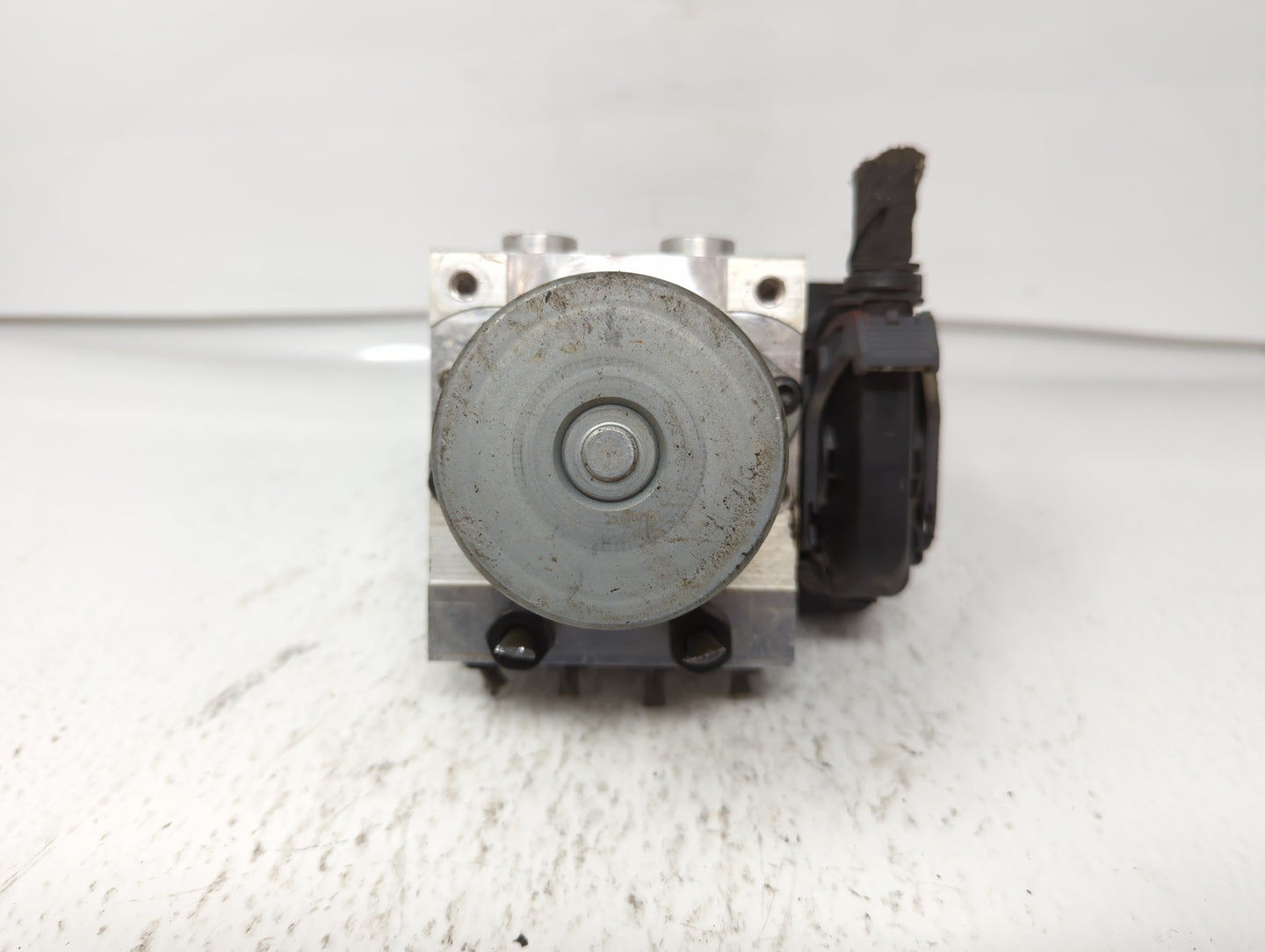 2016 Kia Soul ABS Pump Control Module Replacement P/N:58900-B2720 58920-B2720 Fits OEM Used Auto Parts - Oemusedautoparts1.c