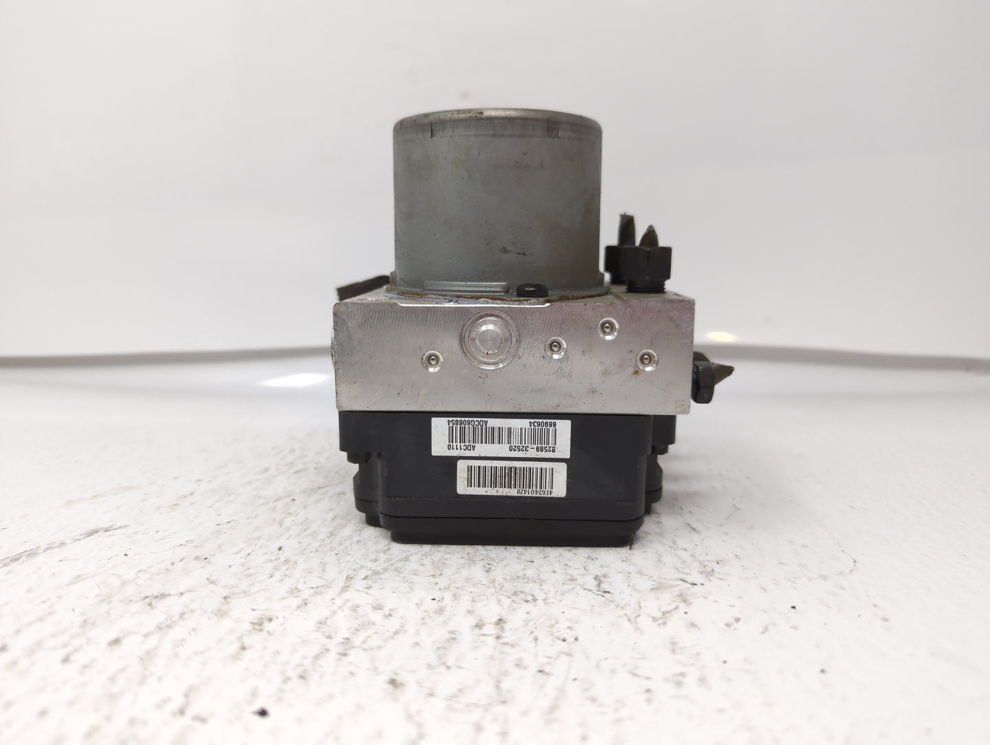 2016 Kia Soul ABS Pump Control Module Replacement P/N:58900-B2720 58920-B2720 Fits OEM Used Auto Parts - Oemusedautoparts1.c