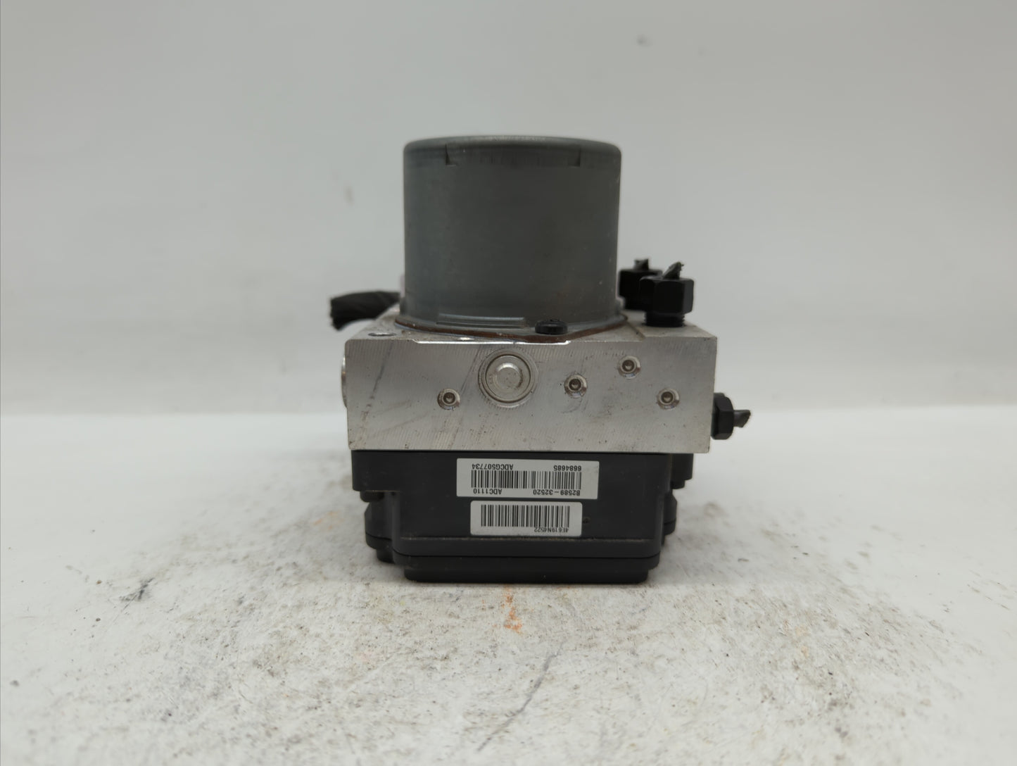 2016 Kia Soul ABS Pump Control Module Replacement P/N:58900-B2720 58920-B2720 Fits OEM Used Auto Parts - Oemusedautoparts1.c