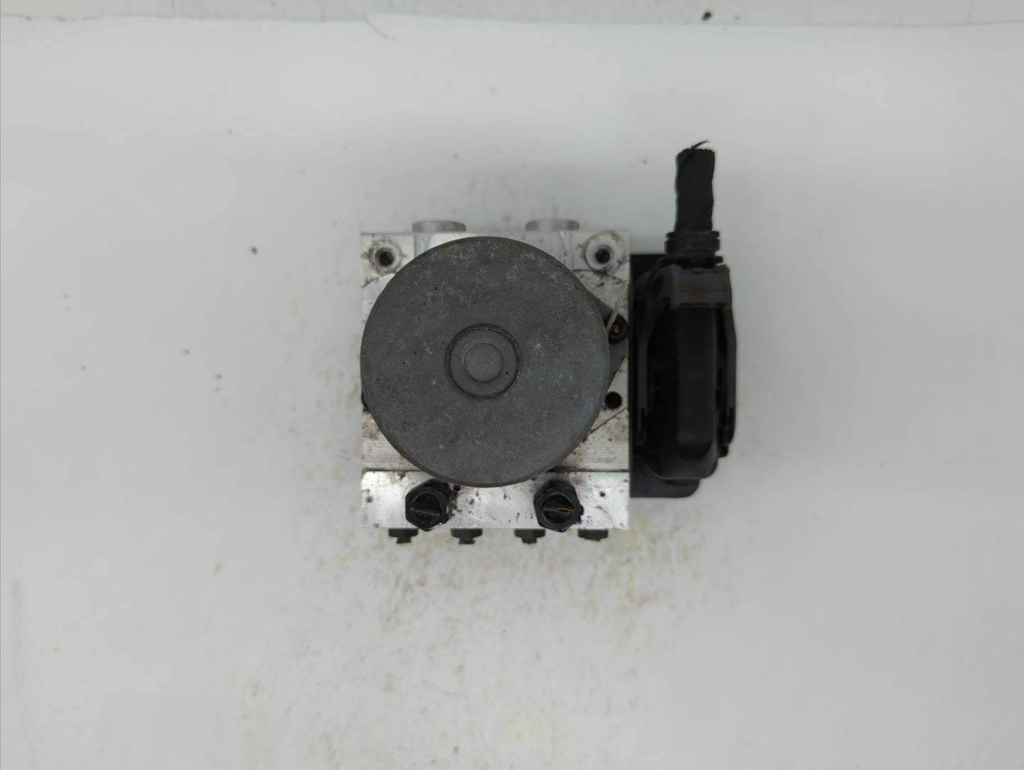 2016 Kia Soul ABS Pump Control Module Replacement P/N:58900-B2720 58920-B2720 Fits OEM Used Auto Parts - Oemusedautoparts1.c