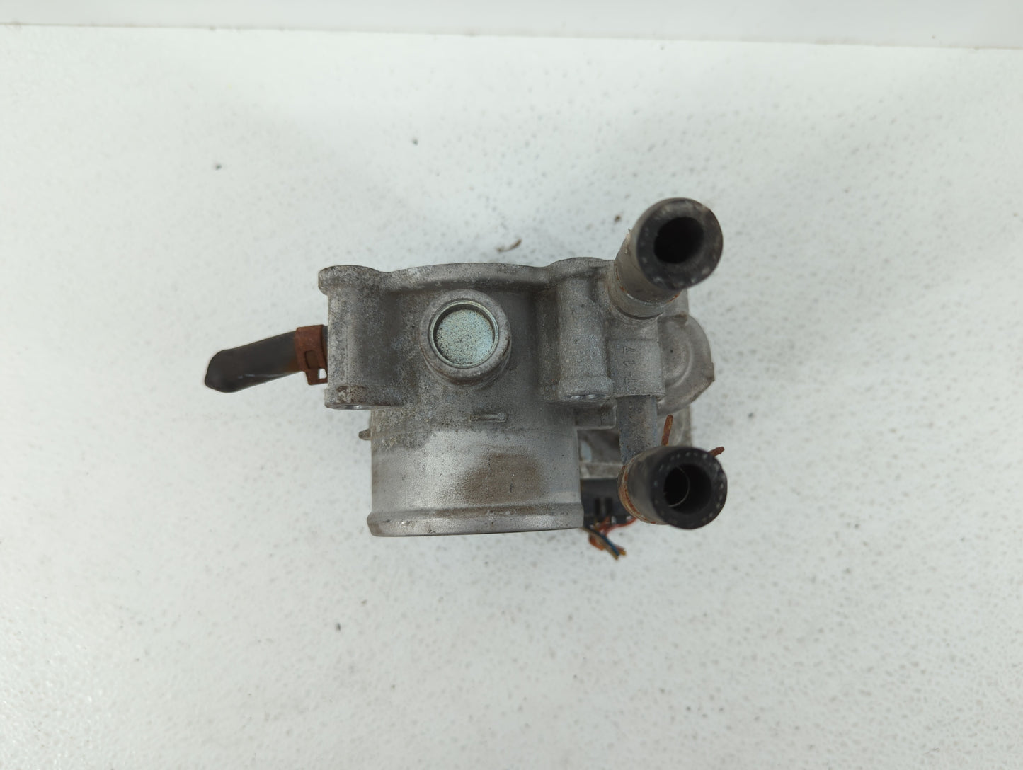 2012-2019 Kia Soul Throttle Body P/N:35100-2B300 Fits Fits 2012 2013 2014 2015 2016 2017 2018 2019 OEM Used Auto Parts - Oem