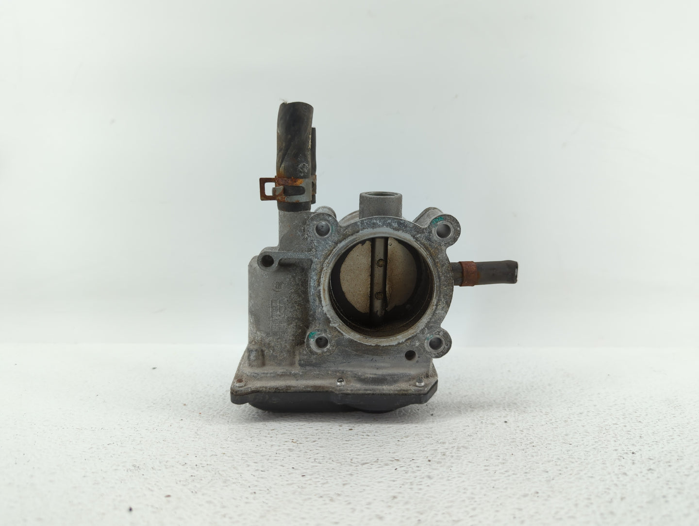 2012-2019 Kia Soul Throttle Body P/N:35100-2B300 Fits Fits 2012 2013 2014 2015 2016 2017 2018 2019 OEM Used Auto Parts - Oem