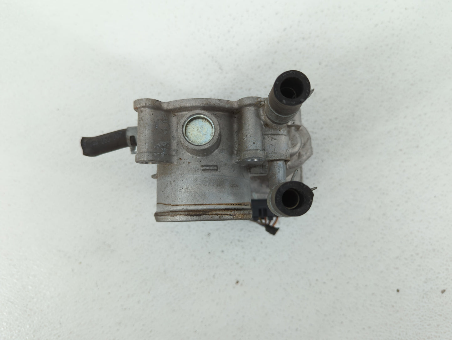 2012-2019 Kia Soul Throttle Body P/N:35100-2B300 Fits Fits 2012 2013 2014 2015 2016 2017 2018 2019 OEM Used Auto Parts - Oem