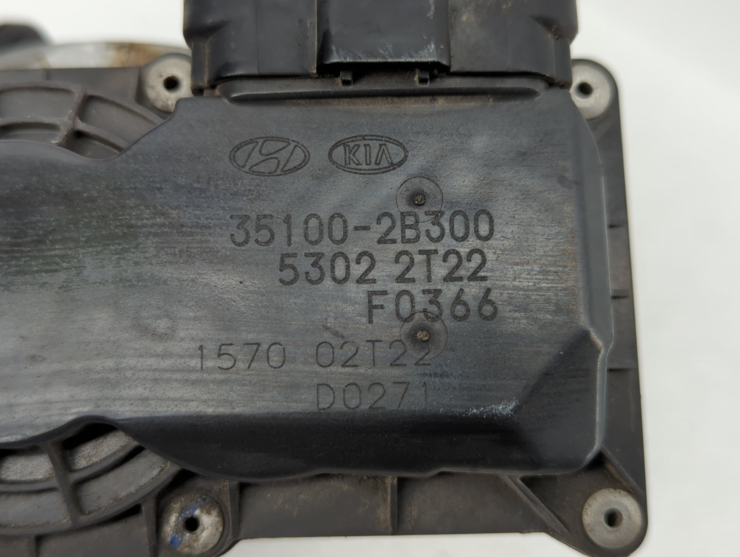 2012-2019 Kia Soul Throttle Body P/N:35100-2B300 Fits Fits 2012 2013 2014 2015 2016 2017 2018 2019 OEM Used Auto Parts - Oem