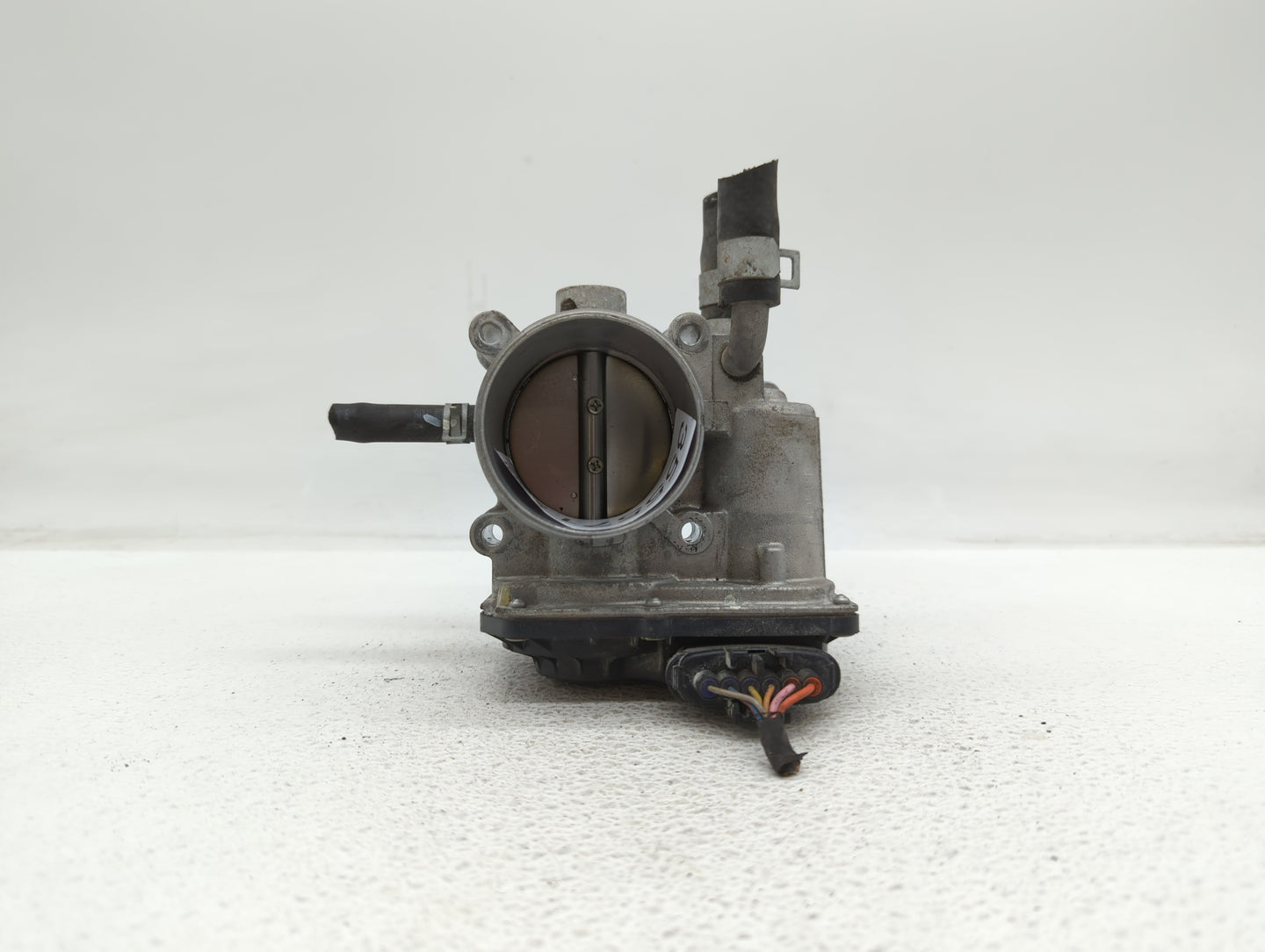 2012-2019 Kia Soul Throttle Body P/N:35100-2B300 Fits Fits 2012 2013 2014 2015 2016 2017 2018 2019 OEM Used Auto Parts - Oem