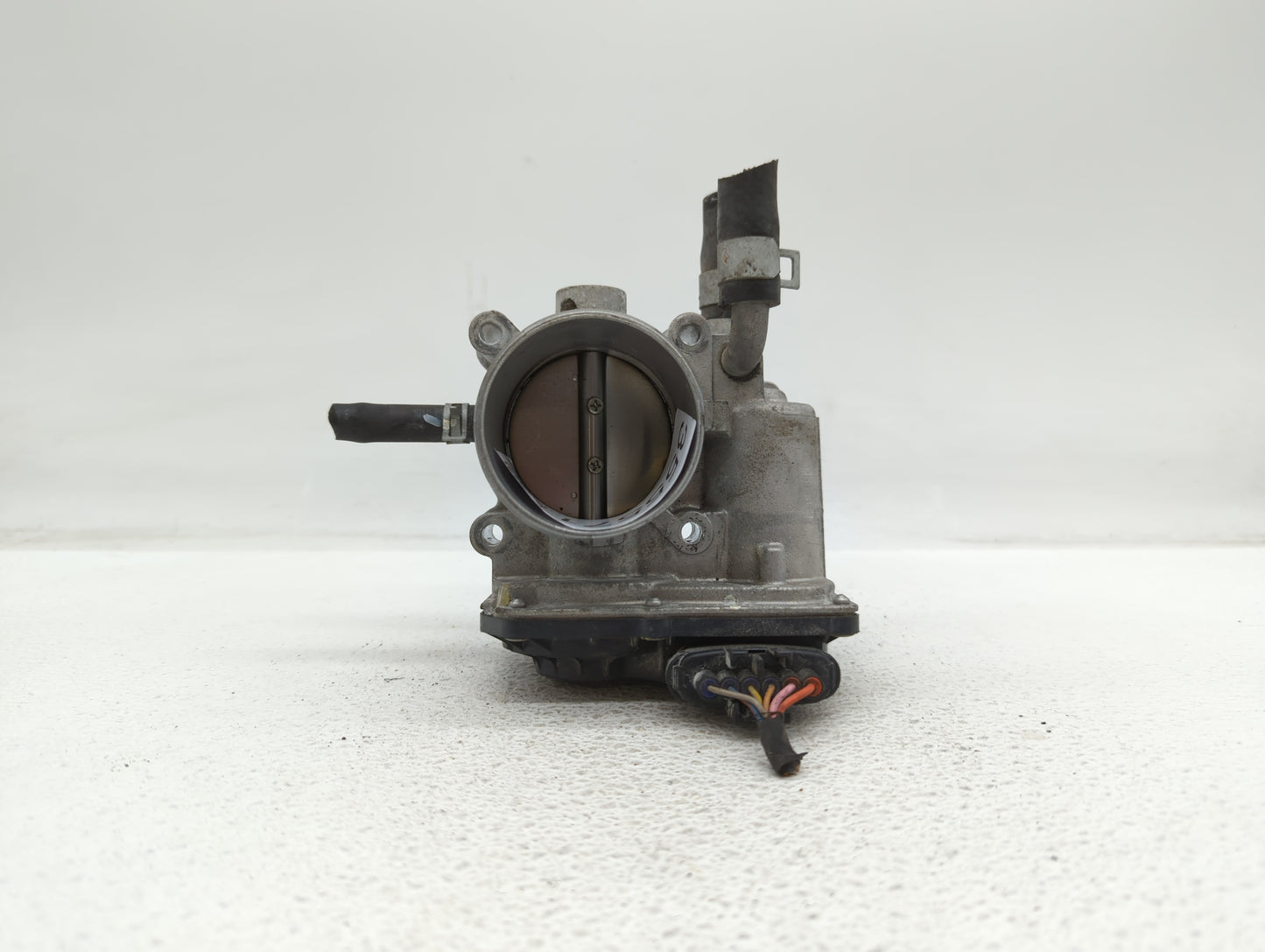 2012-2019 Kia Soul Throttle Body P/N:35100-2B300 Fits Fits 2012 2013 2014 2015 2016 2017 2018 2019 OEM Used Auto Parts - Oem