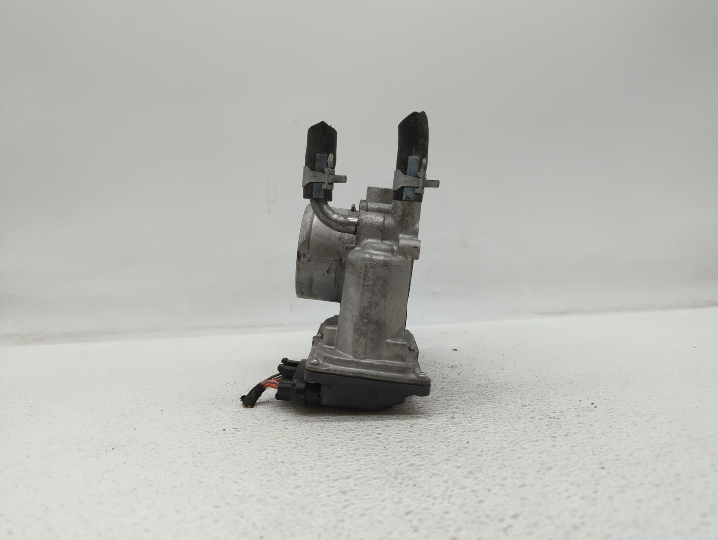 2012-2019 Kia Soul Throttle Body P/N:35100-2B300 Fits Fits 2012 2013 2014 2015 2016 2017 2018 2019 OEM Used Auto Parts - Oem