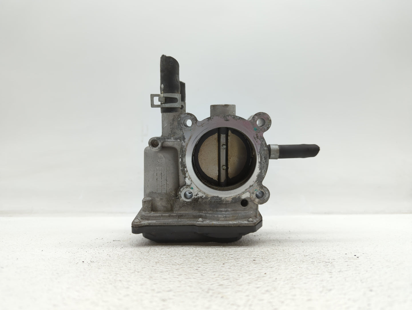 2012-2019 Kia Soul Throttle Body P/N:35100-2B300 Fits Fits 2012 2013 2014 2015 2016 2017 2018 2019 OEM Used Auto Parts - Oem