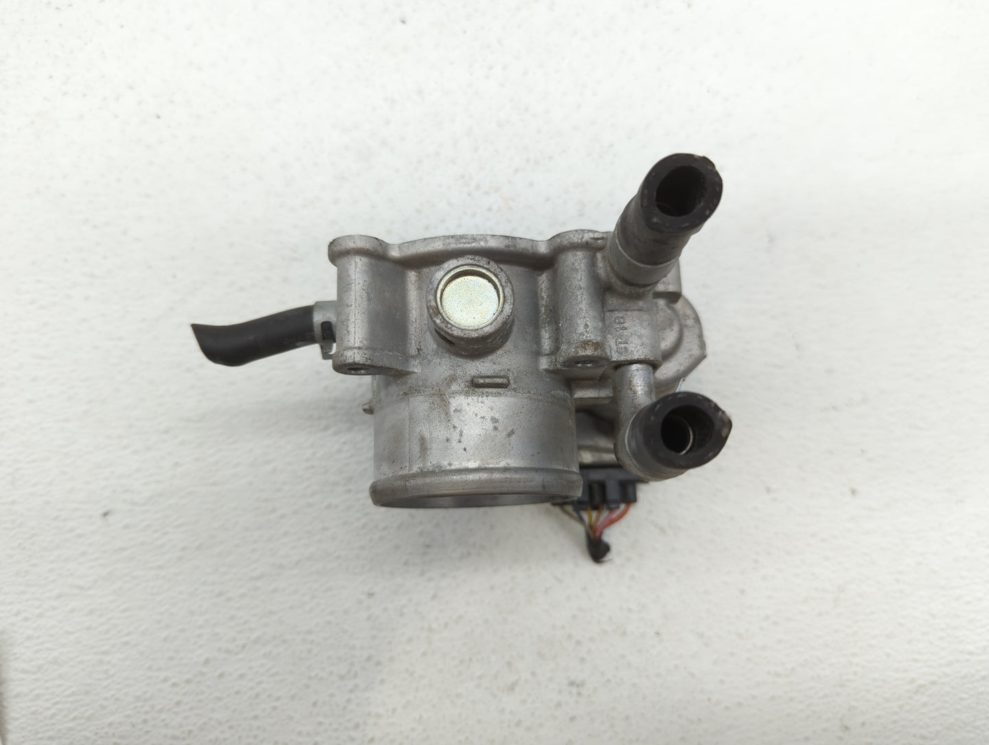 2012-2019 Kia Soul Throttle Body P/N:35100-2B300 Fits Fits 2012 2013 2014 2015 2016 2017 2018 2019 OEM Used Auto Parts - Oem