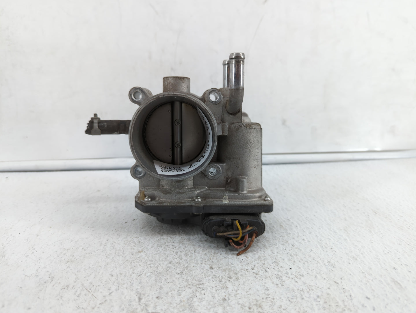 2012-2019 Kia Soul Throttle Body P/N:35100-2B300 Fits Fits 2012 2013 2014 2015 2016 2017 2018 2019 OEM Used Auto Parts - Oem