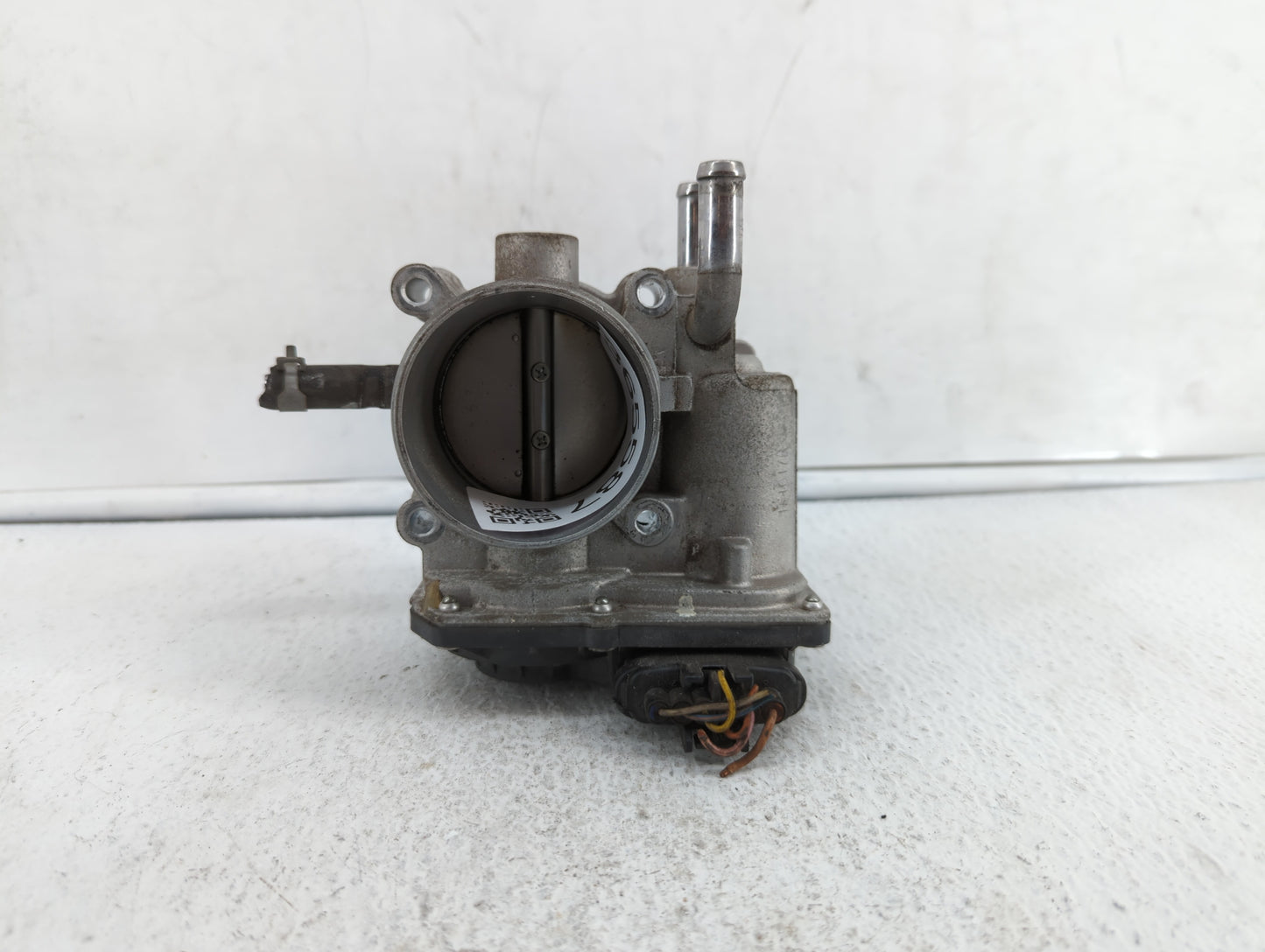 2012-2019 Kia Soul Throttle Body P/N:35100-2B300 Fits Fits 2012 2013 2014 2015 2016 2017 2018 2019 OEM Used Auto Parts - Oem