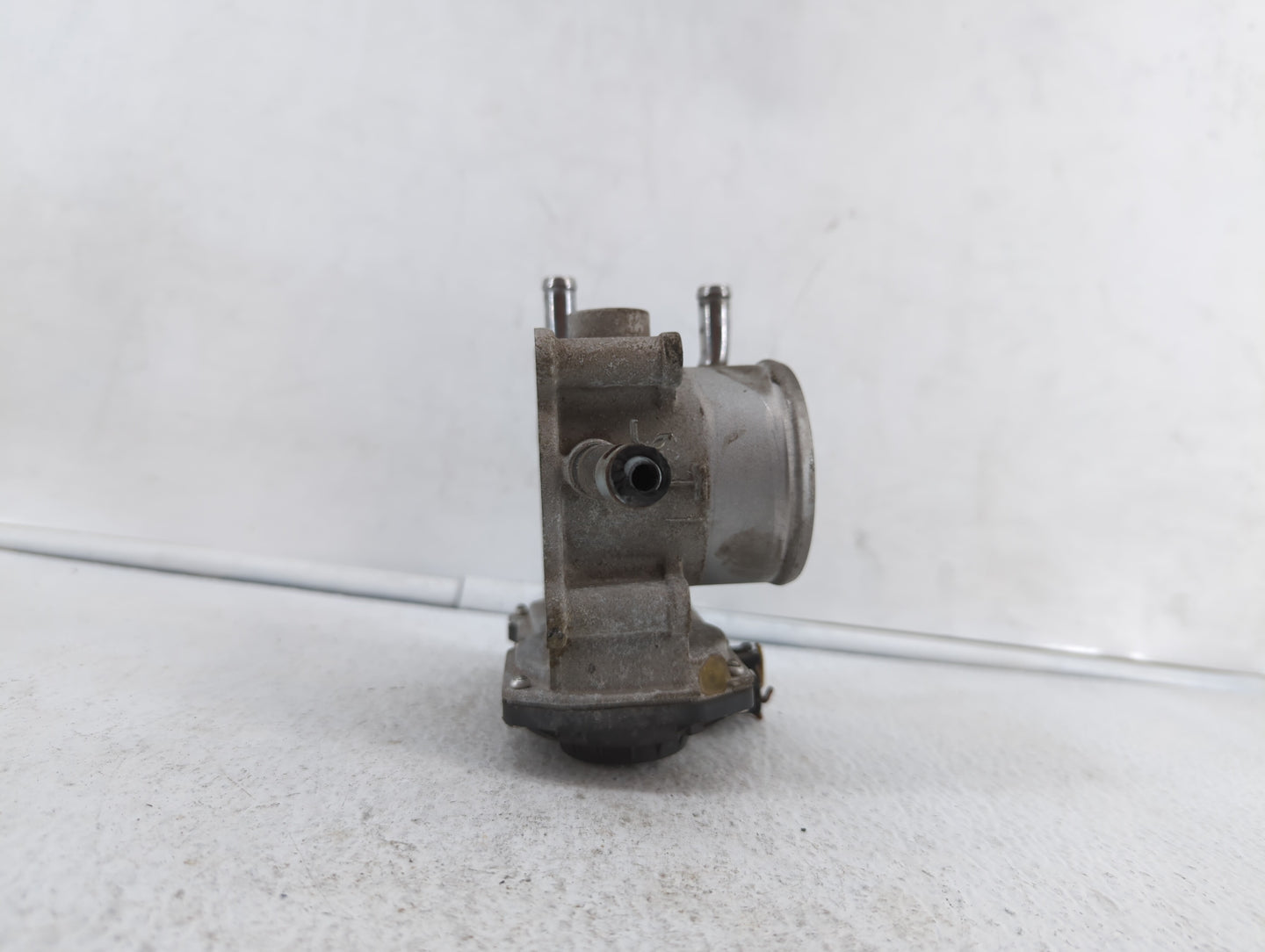 2012-2019 Kia Soul Throttle Body P/N:35100-2B300 Fits Fits 2012 2013 2014 2015 2016 2017 2018 2019 OEM Used Auto Parts - Oem