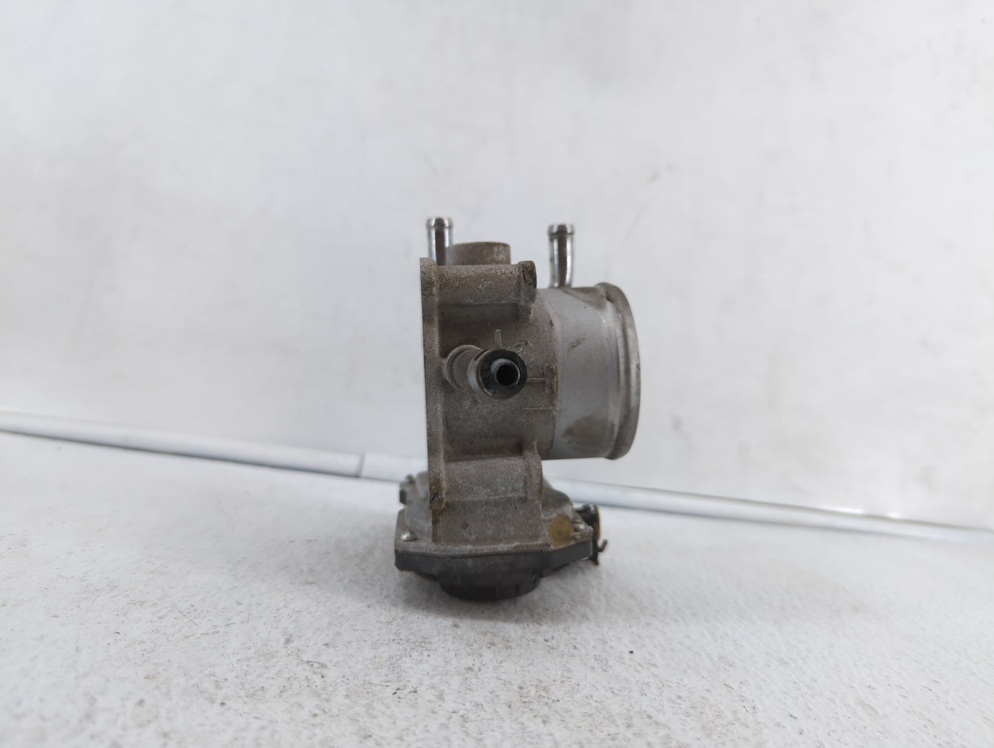2012-2019 Kia Soul Throttle Body P/N:35100-2B300 Fits Fits 2012 2013 2014 2015 2016 2017 2018 2019 OEM Used Auto Parts - Oem