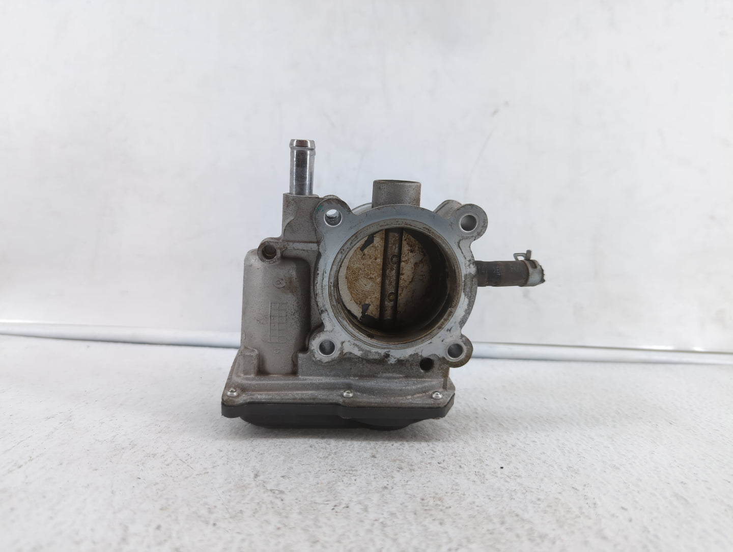 2012-2019 Kia Soul Throttle Body P/N:35100-2B300 Fits Fits 2012 2013 2014 2015 2016 2017 2018 2019 OEM Used Auto Parts - Oem