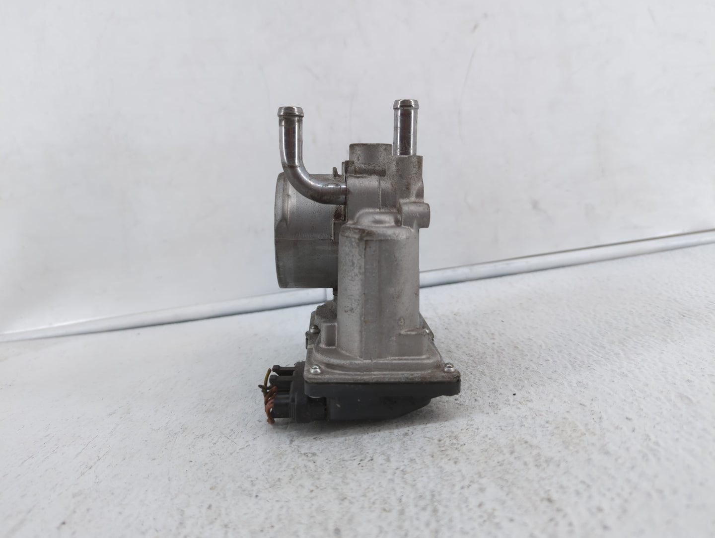 2012-2019 Kia Soul Throttle Body P/N:35100-2B300 Fits Fits 2012 2013 2014 2015 2016 2017 2018 2019 OEM Used Auto Parts - Oem
