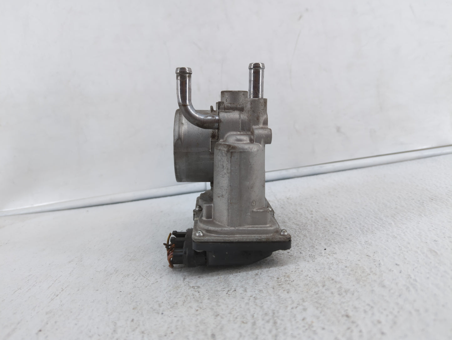 2012-2019 Kia Soul Throttle Body P/N:35100-2B300 Fits Fits 2012 2013 2014 2015 2016 2017 2018 2019 OEM Used Auto Parts - Oem