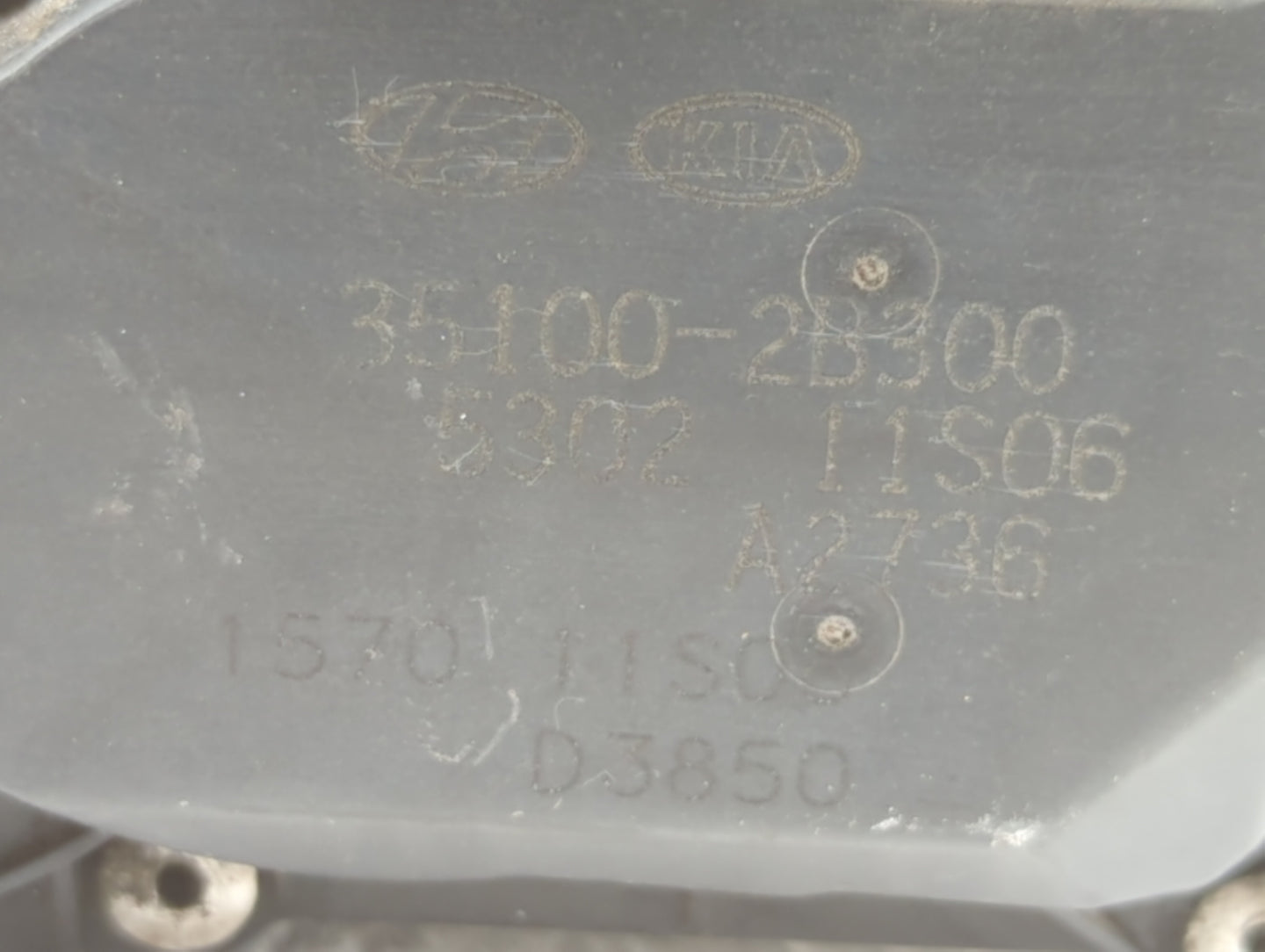 2012-2019 Kia Soul Throttle Body P/N:35100-2B300 Fits Fits 2012 2013 2014 2015 2016 2017 2018 2019 OEM Used Auto Parts - Oem