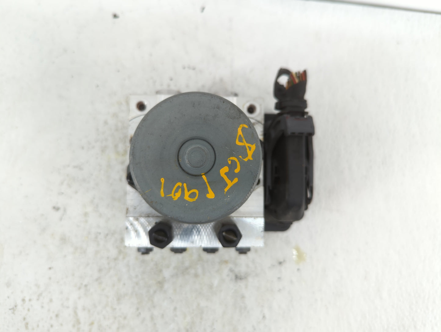 2016 Kia Soul ABS Pump Control Module Replacement P/N:58900-B2720 58920-B2720 Fits OEM Used Auto Parts - Oemusedautoparts1.c