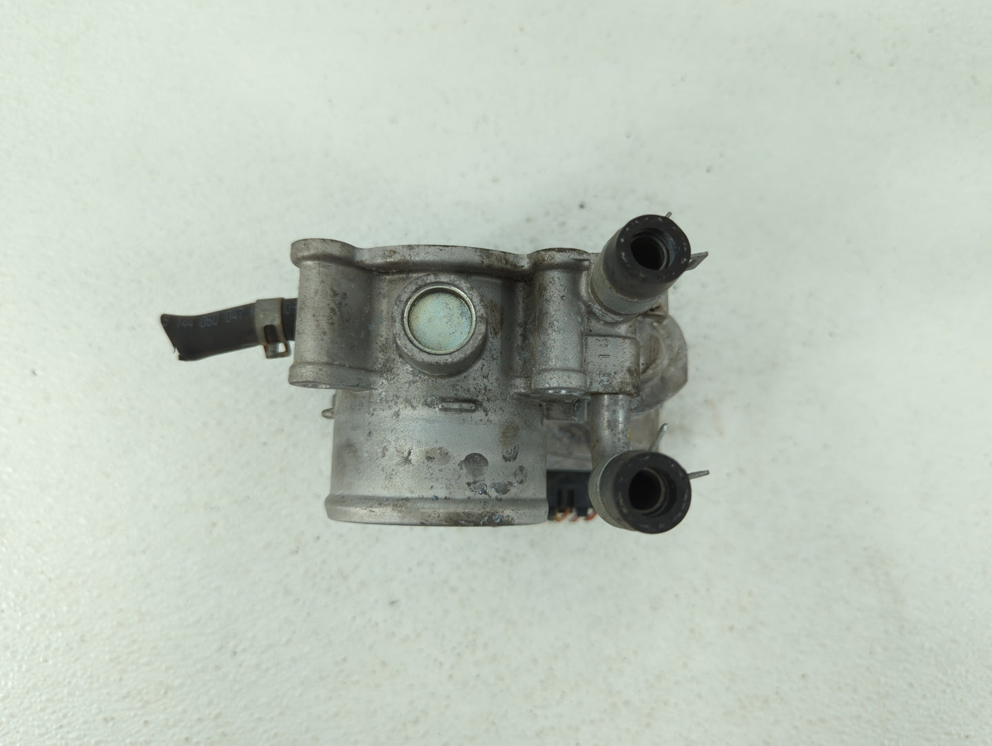2012-2019 Kia Soul Throttle Body P/N:35100-2B300 Fits Fits 2012 2013 2014 2015 2016 2017 2018 2019 OEM Used Auto Parts - Oem