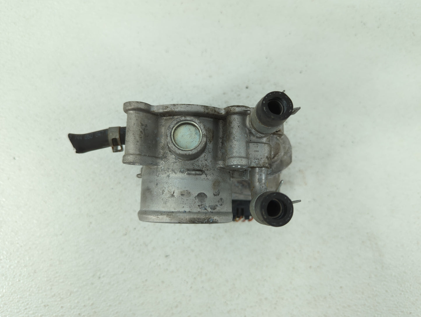 2012-2019 Kia Soul Throttle Body P/N:35100-2B300 Fits Fits 2012 2013 2014 2015 2016 2017 2018 2019 OEM Used Auto Parts - Oem
