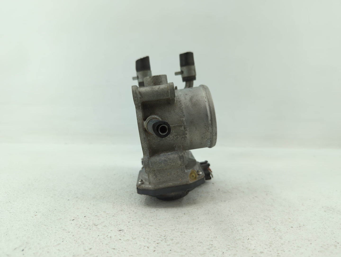 2012-2019 Kia Soul Throttle Body P/N:35100-2B300 Fits Fits 2012 2013 2014 2015 2016 2017 2018 2019 OEM Used Auto Parts - Oem