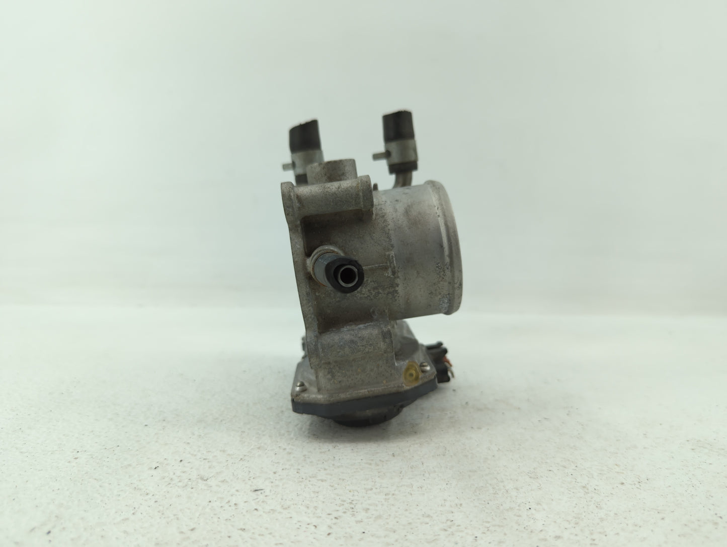 2012-2019 Kia Soul Throttle Body P/N:35100-2B300 Fits Fits 2012 2013 2014 2015 2016 2017 2018 2019 OEM Used Auto Parts - Oem