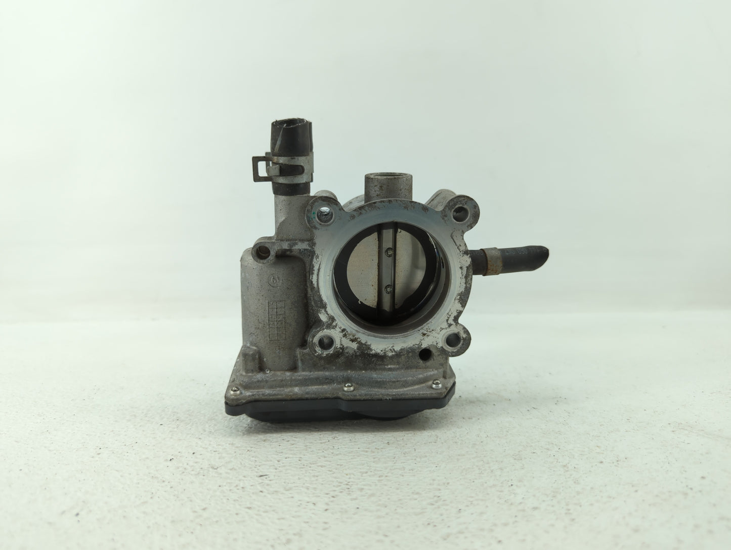 2012-2019 Kia Soul Throttle Body P/N:35100-2B300 Fits Fits 2012 2013 2014 2015 2016 2017 2018 2019 OEM Used Auto Parts - Oem