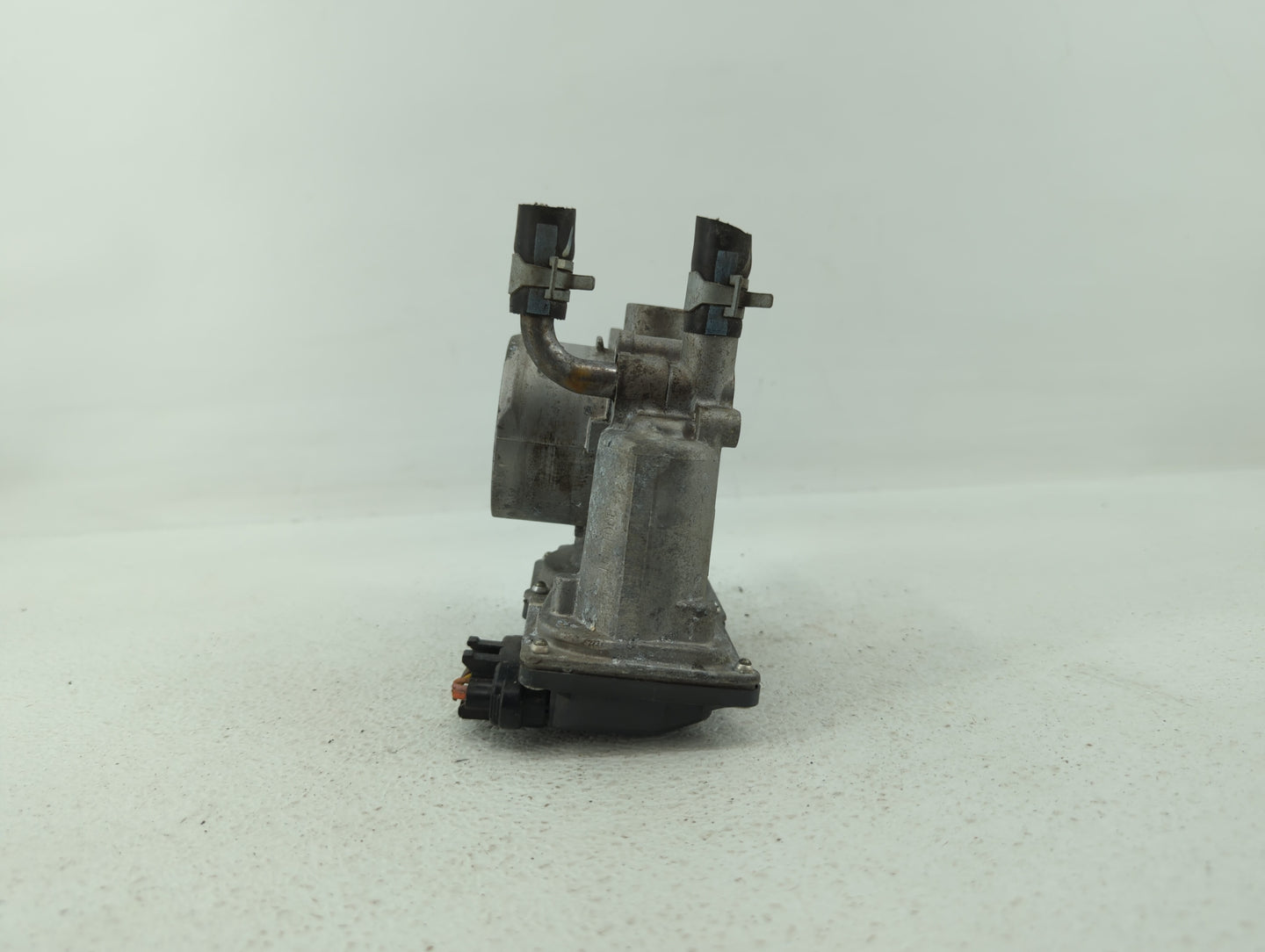 2012-2019 Kia Soul Throttle Body P/N:35100-2B300 Fits Fits 2012 2013 2014 2015 2016 2017 2018 2019 OEM Used Auto Parts - Oem