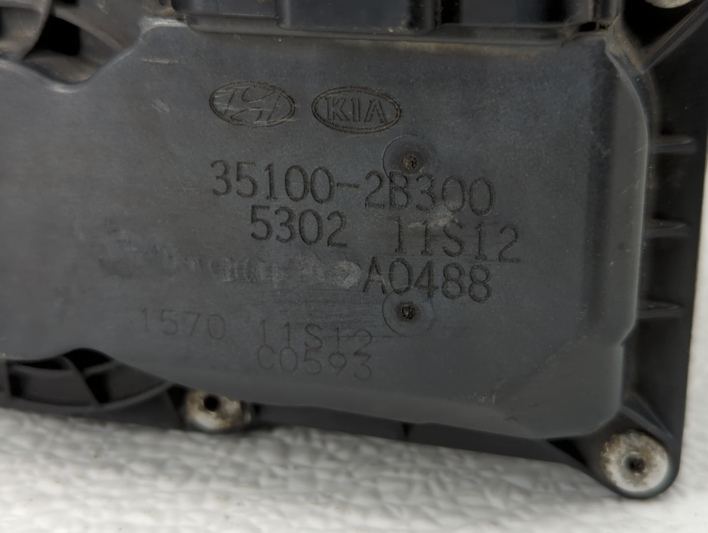 2012-2019 Kia Soul Throttle Body P/N:35100-2B300 Fits Fits 2012 2013 2014 2015 2016 2017 2018 2019 OEM Used Auto Parts - Oem