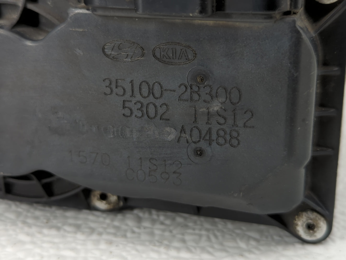 2012-2019 Kia Soul Throttle Body P/N:35100-2B300 Fits Fits 2012 2013 2014 2015 2016 2017 2018 2019 OEM Used Auto Parts - Oem