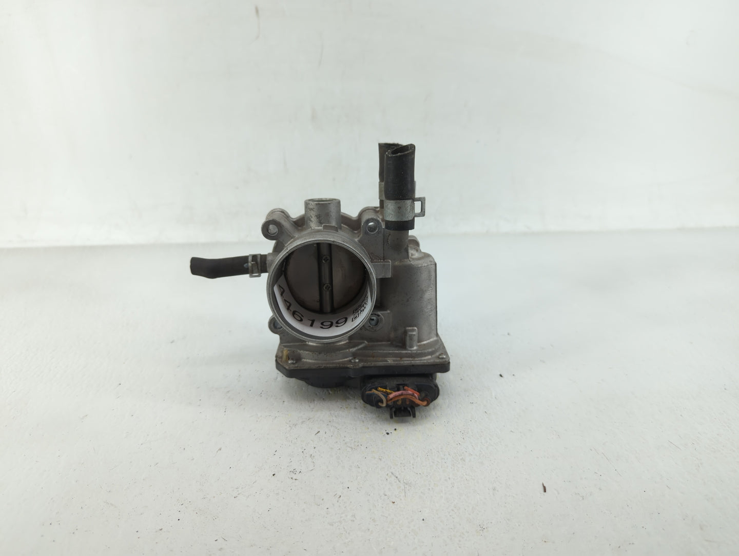 2012-2019 Kia Soul Throttle Body P/N:35100-2B300 Fits Fits 2012 2013 2014 2015 2016 2017 2018 2019 OEM Used Auto Parts - Oem