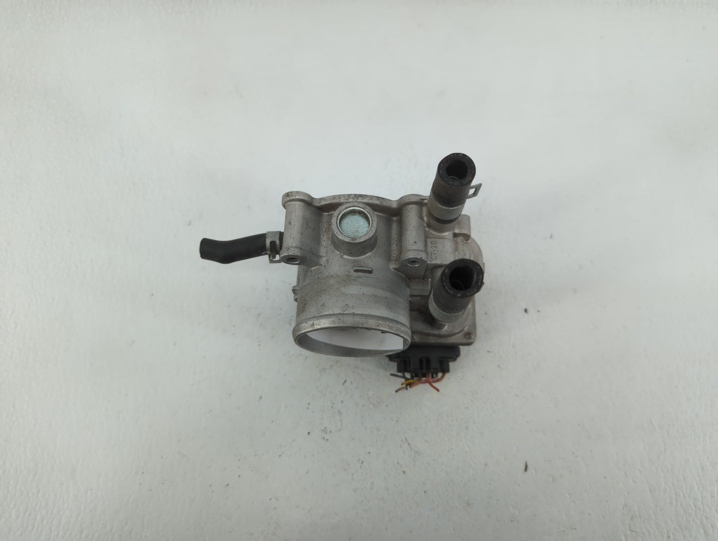 2012-2019 Kia Soul Throttle Body P/N:35100-2B300 Fits Fits 2012 2013 2014 2015 2016 2017 2018 2019 OEM Used Auto Parts - Oem