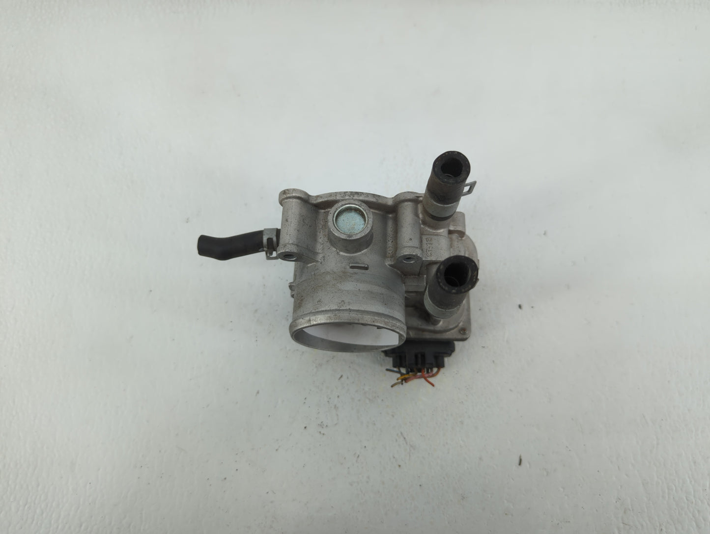 2012-2019 Kia Soul Throttle Body P/N:35100-2B300 Fits Fits 2012 2013 2014 2015 2016 2017 2018 2019 OEM Used Auto Parts - Oem