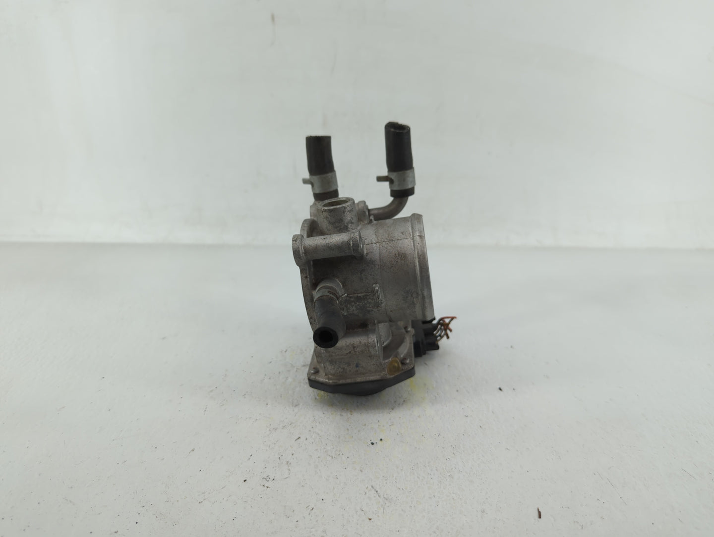 2012-2019 Kia Soul Throttle Body P/N:35100-2B300 Fits Fits 2012 2013 2014 2015 2016 2017 2018 2019 OEM Used Auto Parts - Oem