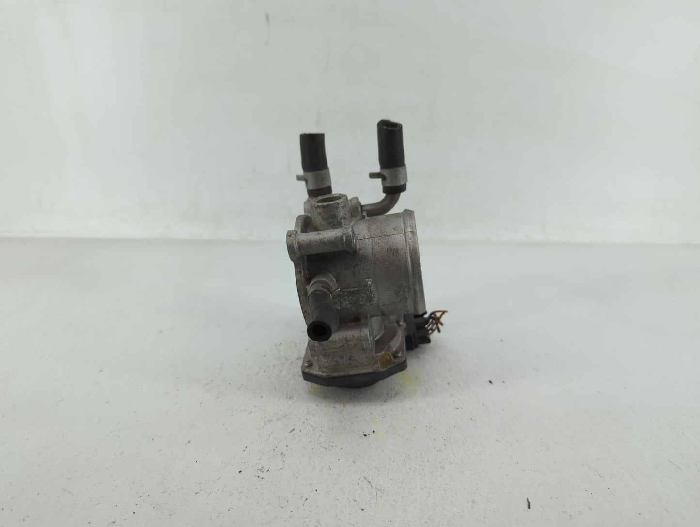 2012-2019 Kia Soul Throttle Body P/N:35100-2B300 Fits Fits 2012 2013 2014 2015 2016 2017 2018 2019 OEM Used Auto Parts - Oem