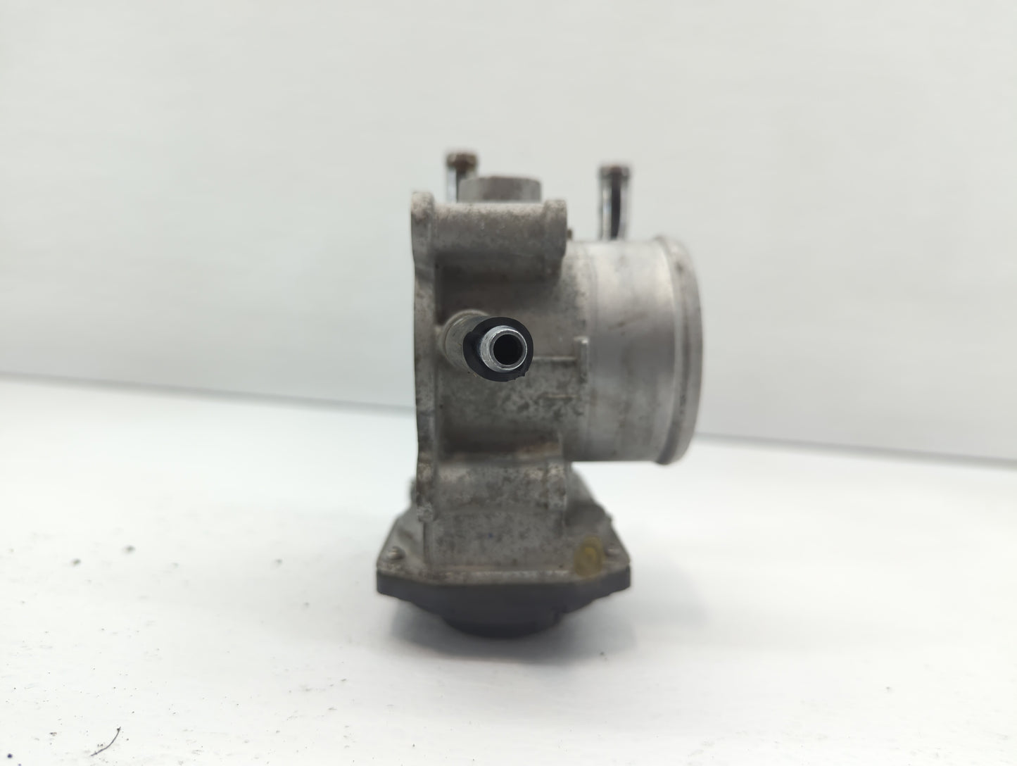2012-2019 Kia Soul Throttle Body P/N:35100-2B300 Fits Fits 2012 2013 2014 2015 2016 2017 2018 2019 OEM Used Auto Parts - Oem