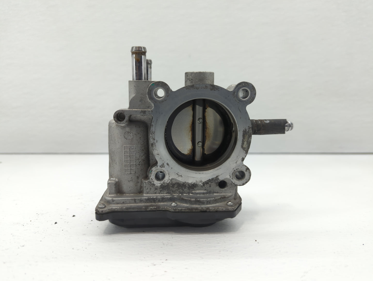 2012-2019 Kia Soul Throttle Body P/N:35100-2B300 Fits Fits 2012 2013 2014 2015 2016 2017 2018 2019 OEM Used Auto Parts - Oem