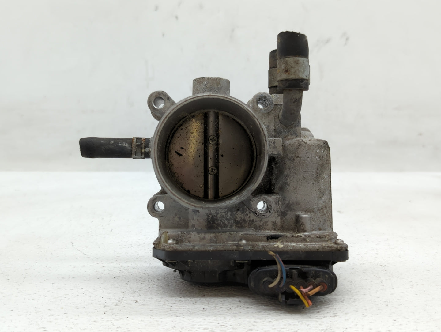 2012-2019 Kia Soul Throttle Body P/N:35100-2B300 Fits Fits 2012 2013 2014 2015 2016 2017 2018 2019 OEM Used Auto Parts - Oem