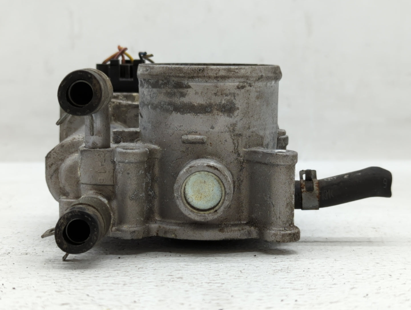 2012-2019 Kia Soul Throttle Body P/N:35100-2B300 Fits Fits 2012 2013 2014 2015 2016 2017 2018 2019 OEM Used Auto Parts - Oem