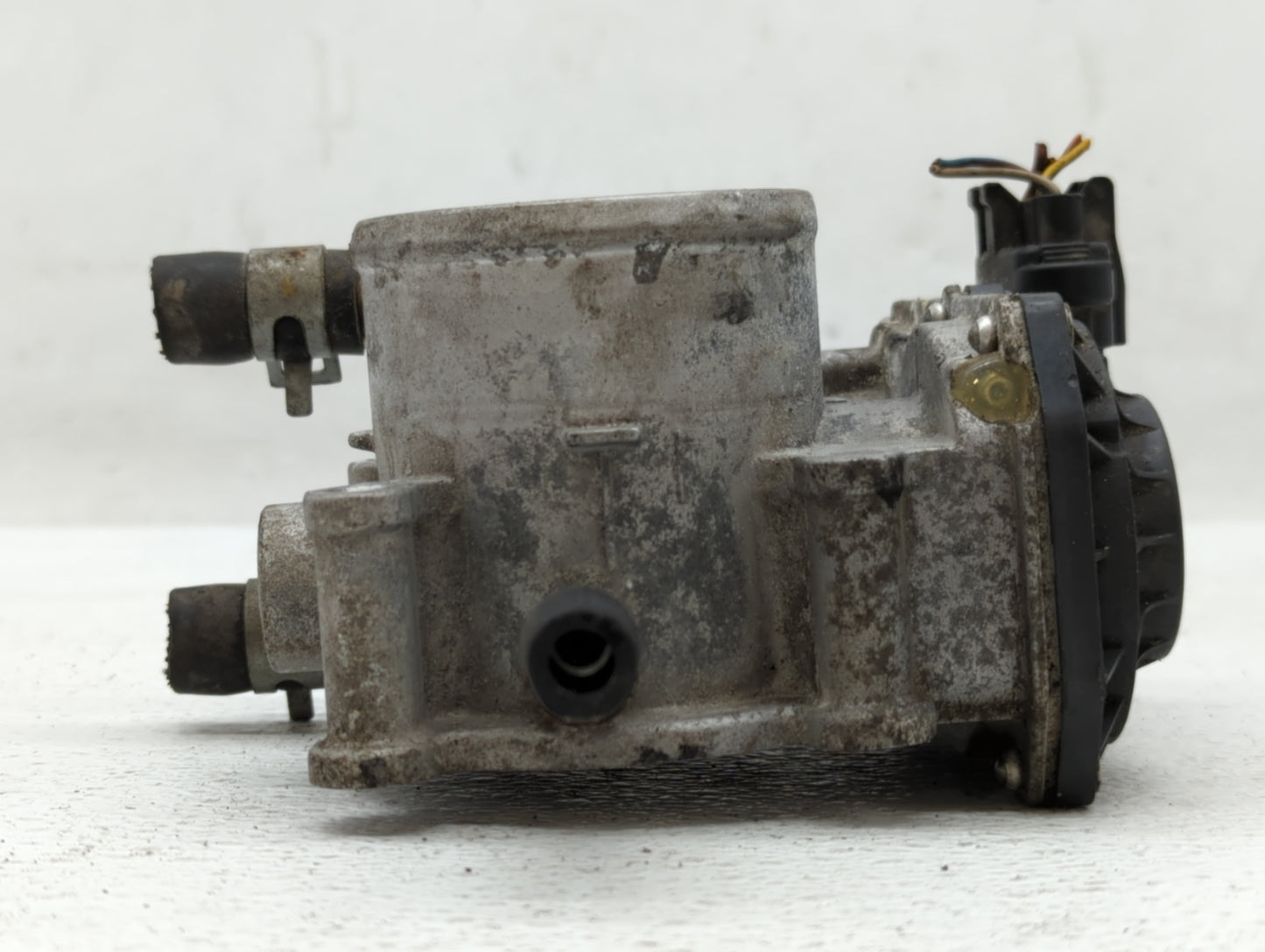 2012-2019 Kia Soul Throttle Body P/N:35100-2B300 Fits Fits 2012 2013 2014 2015 2016 2017 2018 2019 OEM Used Auto Parts - Oem