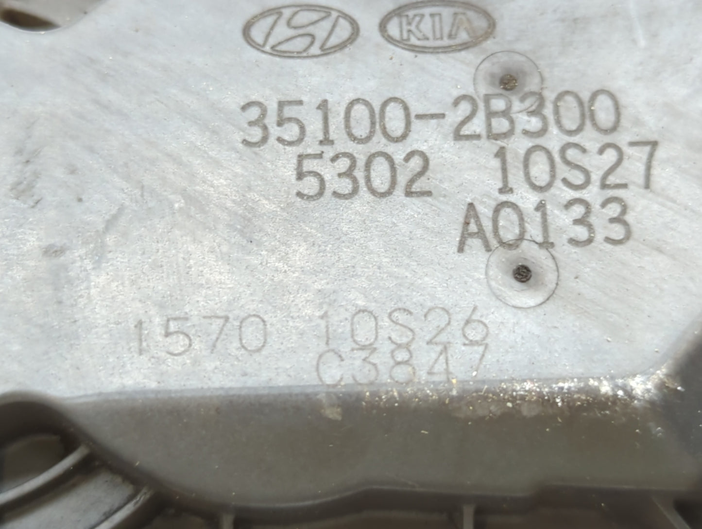 2012-2019 Kia Soul Throttle Body P/N:35100-2B300 Fits Fits 2012 2013 2014 2015 2016 2017 2018 2019 OEM Used Auto Parts - Oem