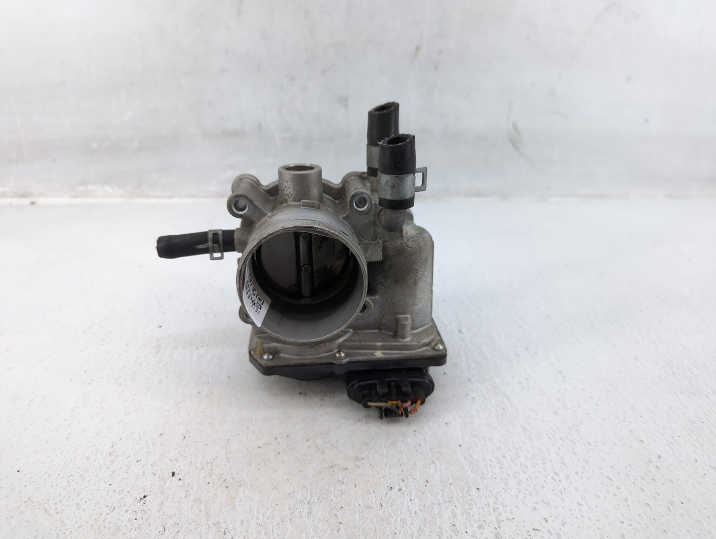 2012-2019 Kia Soul Throttle Body P/N:35100-2B300 Fits Fits 2012 2013 2014 2015 2016 2017 2018 2019 OEM Used Auto Parts - Oem