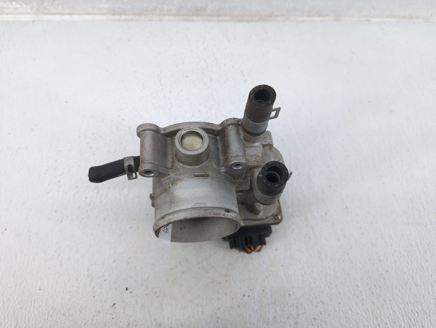 2012-2019 Kia Soul Throttle Body P/N:35100-2B300 Fits Fits 2012 2013 2014 2015 2016 2017 2018 2019 OEM Used Auto Parts - Oem