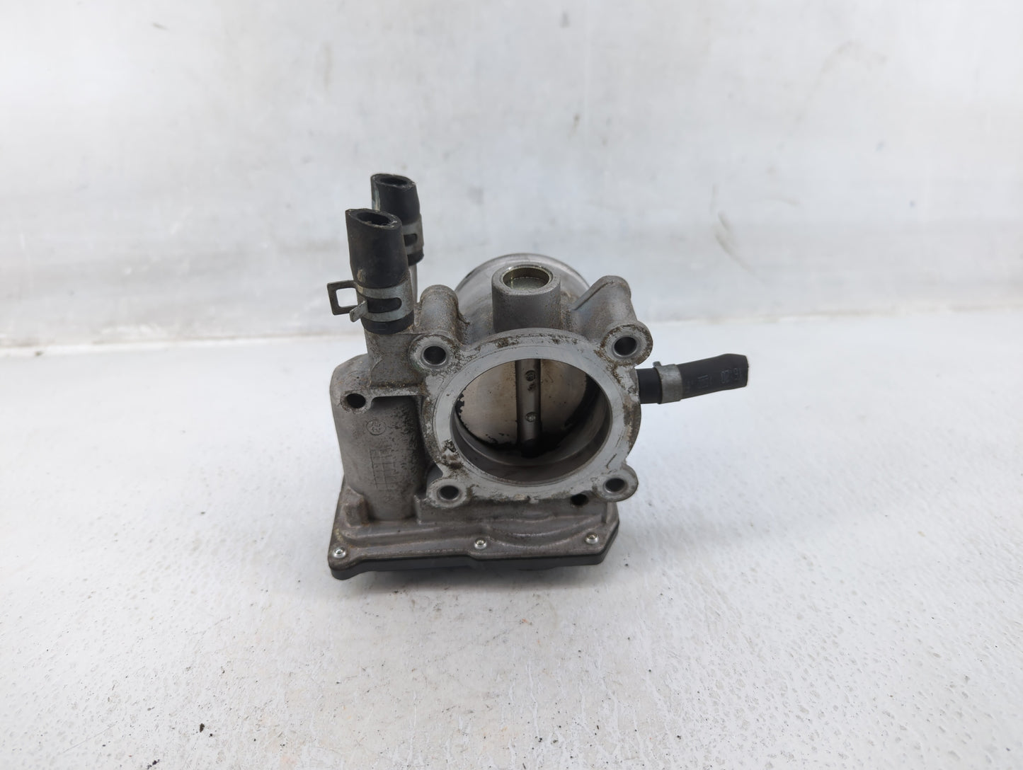 2012-2019 Kia Soul Throttle Body P/N:35100-2B300 Fits Fits 2012 2013 2014 2015 2016 2017 2018 2019 OEM Used Auto Parts - Oem